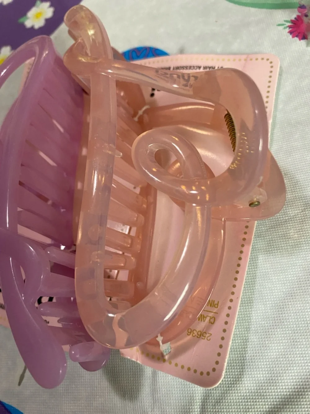 scunci Pastel Lavender and Peach Hair Claw Clips - Picture 3 of 4